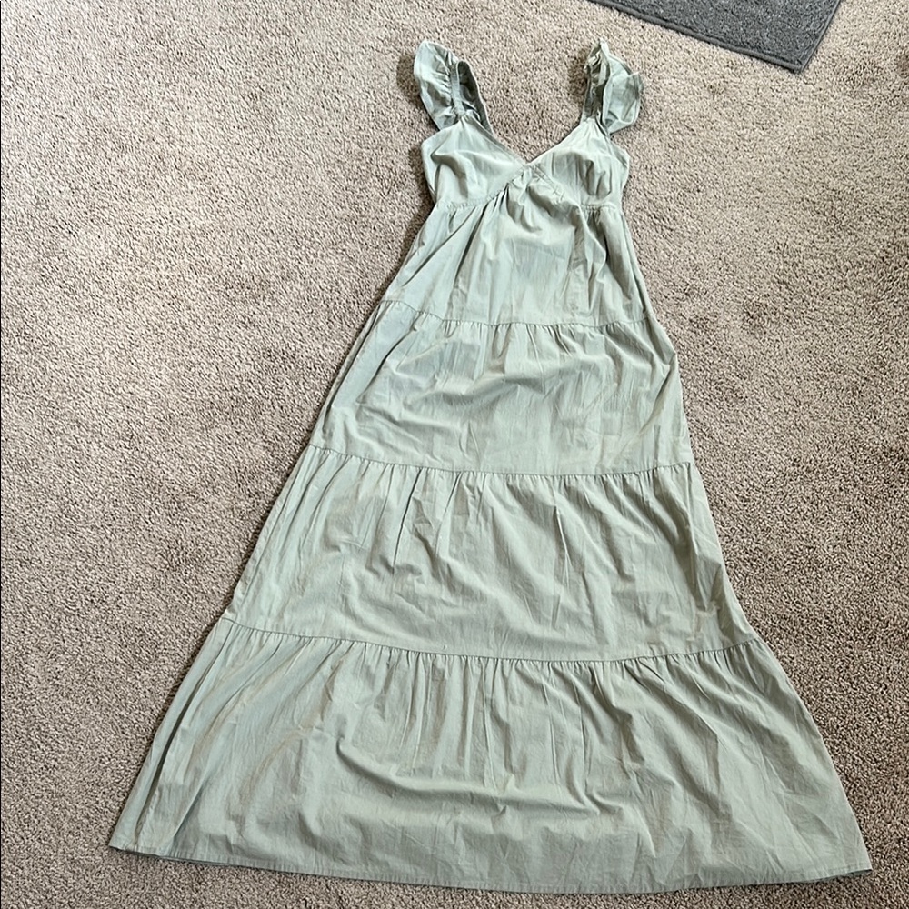 Chic Light Green Maxi Dress with Ruffle Sleeves